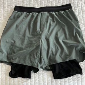Large Lululemon Lab Diffract Run Short Lined olive green